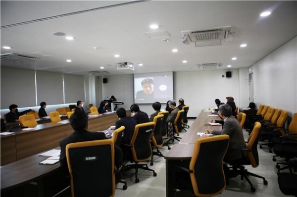 김포대학교 관계자들이 디지털 플랫폼을 활용한 실시간 원격교육 시연 회의를 진행하고 있다.​김포대학교 관계자들이 디지털 플랫폼을 활용한 실시간 원격교육 시연 회의를 진행하고 있다.