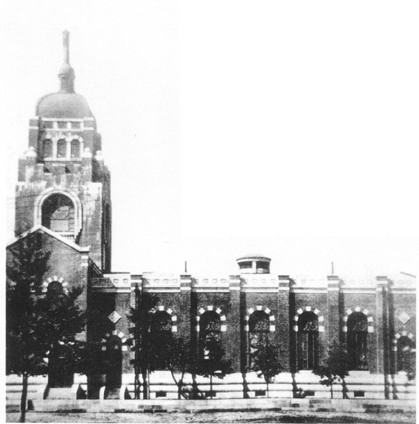 1921년 건축된 천도교 중앙대교당. 운현궁 맞은 편에 위치하고 있다.