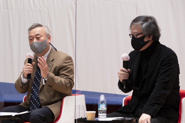 한신대 이해영 교수와 이재강 평화부지사의 토론회 참여 모습  (사진 = 경기도 제공)