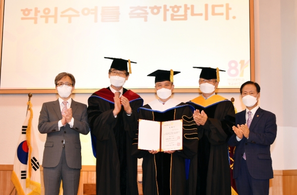 (좌측부터) 연규홍 총장, 오상욱 오산시장, 한근식 대학원장