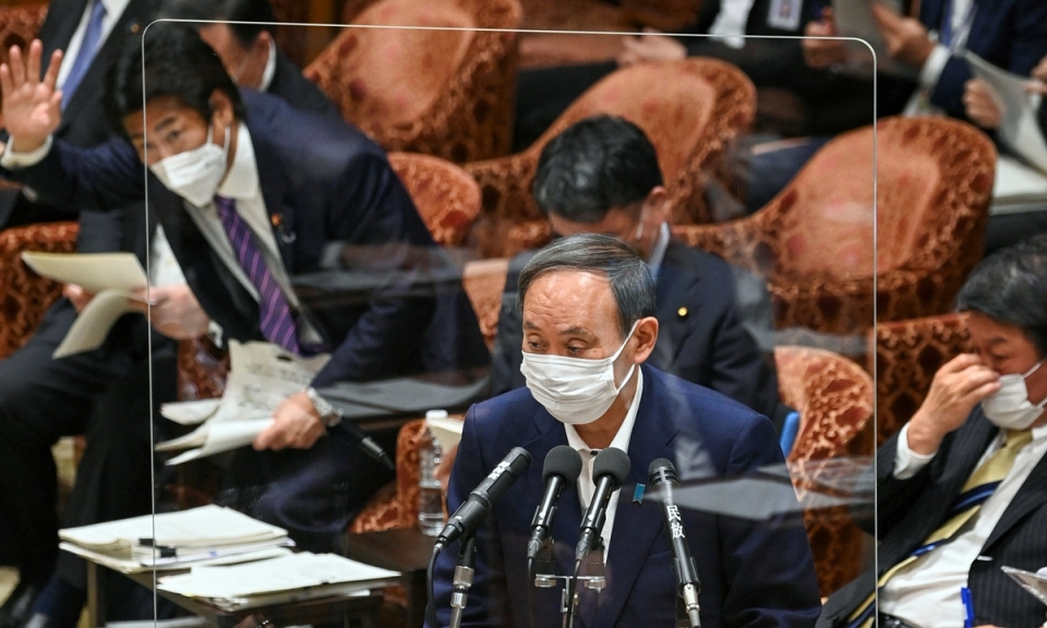 지난 11일 일본 중의원 예산위원회 회의에 참석한 스가 요시히데 총리. 사진=AFP/연합