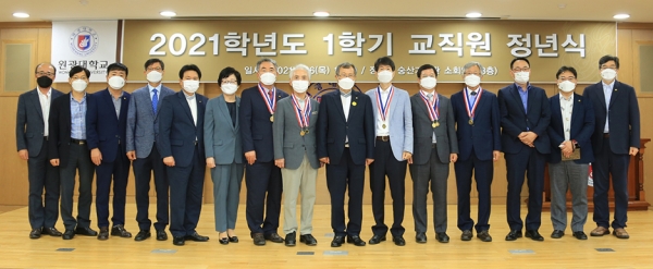 왼쪽부터 남기철 선생, 최재규 교수, 박맹수 총장, 최세민, 백호유, 김용섭 교수