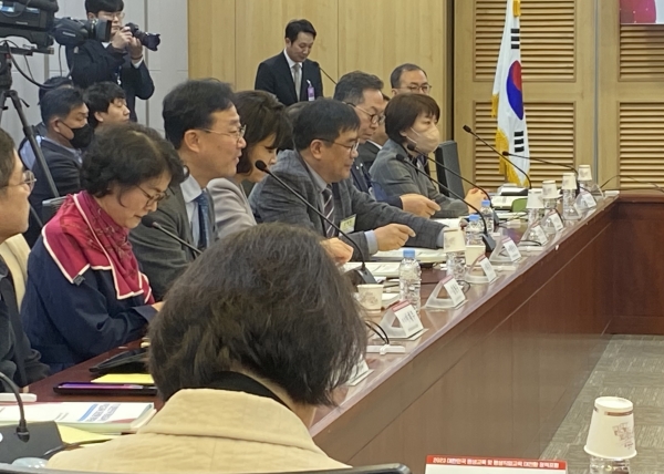 지정토론회에서 김현수 교수는 “지역의 교육역량 강화가 필요하다"고 발언했다.