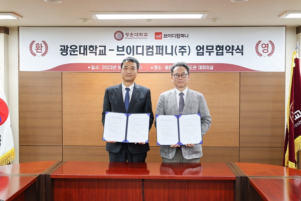 (왼쪽부터) 함판식 브이디컴퍼니 대표이사, 김종헌 광운대학교 총장