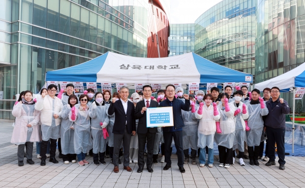 앞줄 왼쪽부터 삼육대 최경천 글로컬사회혁신원장, 김일목 총장, 남양주시복지재단 서부희망케어센터 김기수 센터장