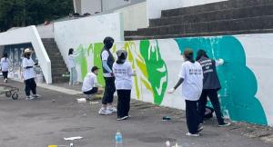 학생들이 제작한‘벽화’로 새 단장된 제주대 대운동장