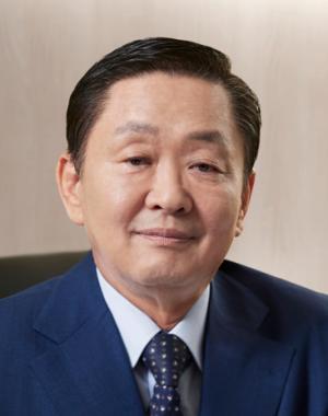 강덕영 한국유나이티드제약(주) 대표이사(국내부문) 김광성(Kevin S. Kim) Chairman & CEO of Bank of Hope(해외부문) 한국외대 개교 69주년 HUFS AWARD 수상