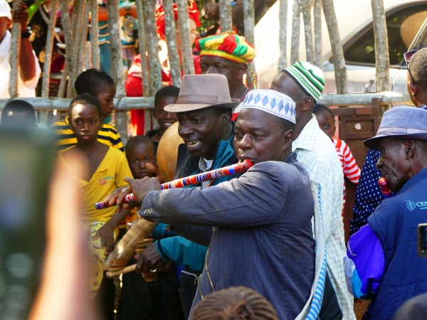 아프리카 짐바브웨 속담에 “걸을 수 있으면 춤을 출 수 있고, 말할 수 있으면 노래 부를 수 있다”란 말이 있다. 이는  음악이 일상화되어 있음을 의미한다. 사진출처: 픽사베이