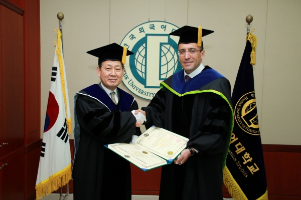 한국외대 정치학 박사학위를 받은 주한 아제르바이잔 램지 테미로프 대사
