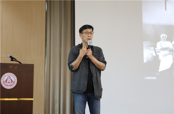 6월 16일 개최된 세종포럼에서 진중권 전 동양대 교수가 강연을 하고 있다.