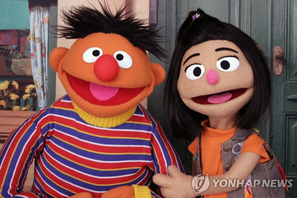 미국 텔레비전 교육 프로그램 「세서미 스트리트(Sesame Street)」에 등장한 한국계 미국인 ‘지영’. 사진=AP·연합뉴스