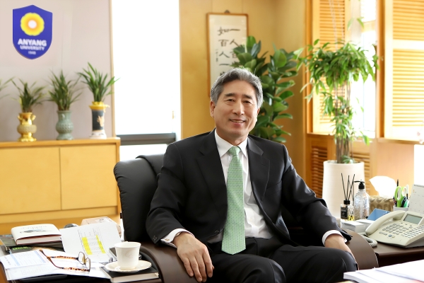 안양대학교 제12대 총장에 연임된 박노준 총장