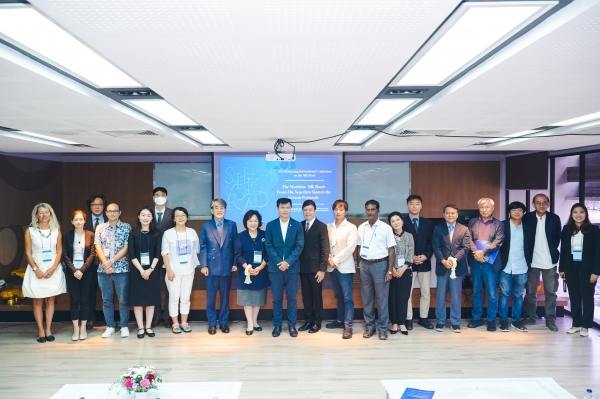 계명대 실크로드연구원이 9개국 11명의 전문가들과 함게 '2023 실크로드 국제학술회의'를 태국 방콕에서 개최했다.
