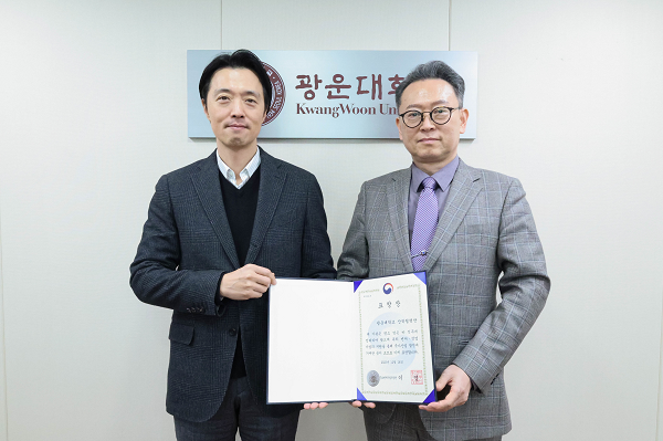 (왼쪽부터)정영욱 산학협력단장, 김종헌 총장