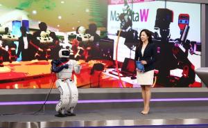 휴보(HUBO)의 변신은 어디까지? 국내 방송 사상 최초의 로봇 뉴스앵커로 깜짝 등장해 화제